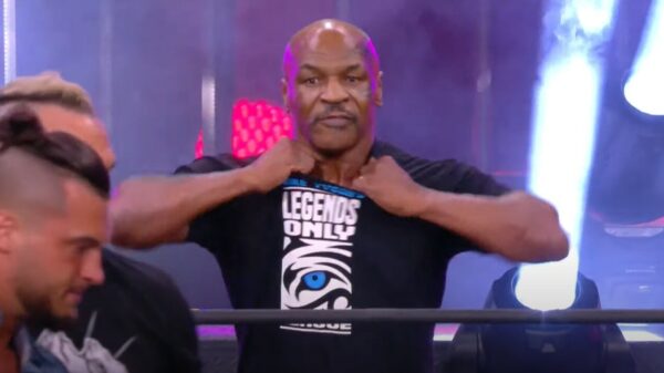 Mike Tyson staat opnieuw in de ring, maar deze keer om te... uhm showworstelen