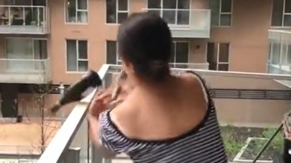 Zal het sabreren van een champagnefles dit keer wel lukken?