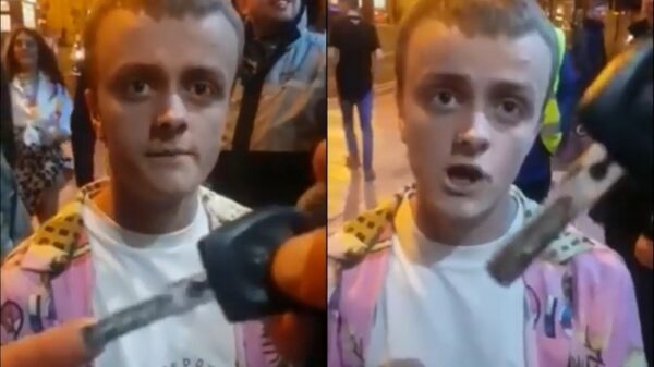 Flip is zo van de kaart dat hij met zijn autosleutels een kroeg probeert binnen te komen