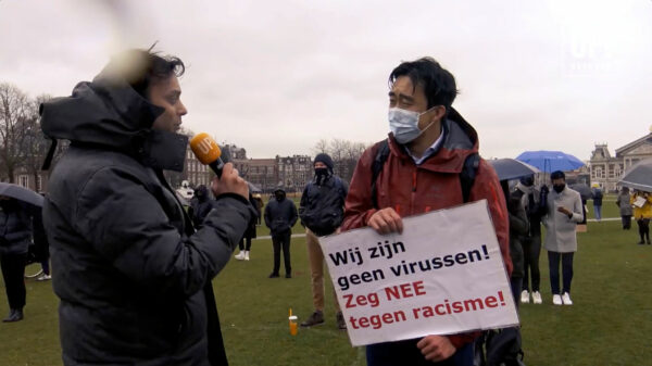 Ook Aziaten de straat op om te demonstreren tegen racisme