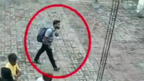 Aanslagpleger Sri Lanka op video vastgelegd terwijl hij de kerk binnengaat