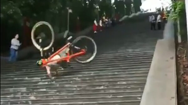 Misschien de volgende keer maar niet meer van de trap af fietsen