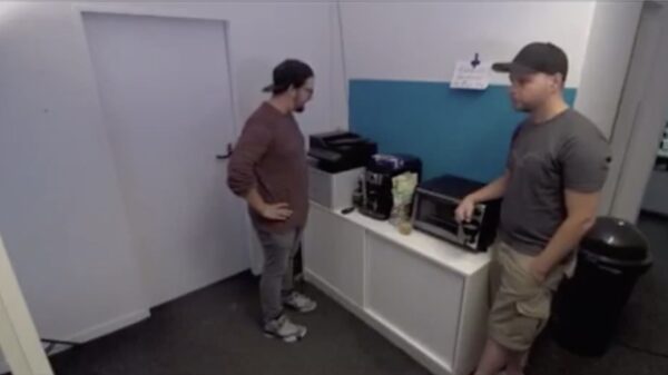 Dat koffiezetapparaat maakt best een lekker geluidje!