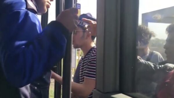 Azielzoekers zonder kaartje gaan los op 'racistische' buschauffeur in Ter Apel