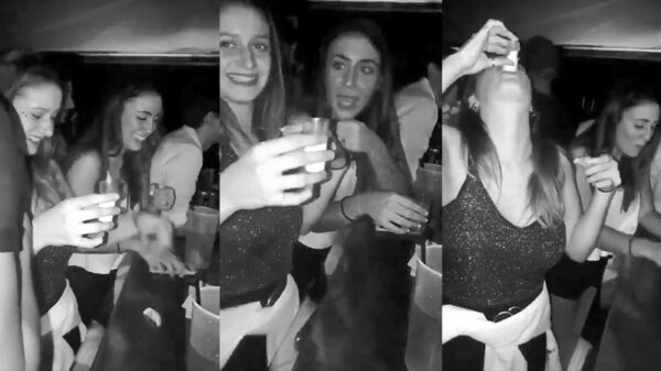 Lachebekkie slaat een behoorlijk zoutig tequilashotje achterover