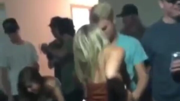 Scorende pechvogel maakt geen kans zodra zijn chick een hondje ziet