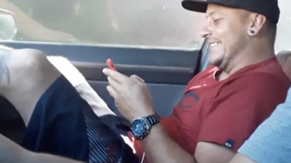 Braziliaan wordt gestraft omdat hij zijn gordel niet draagt