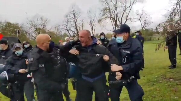 Kein Mondkäpfchen auf deine Bakkes? Hop, 5 Duitse agenten op je nek