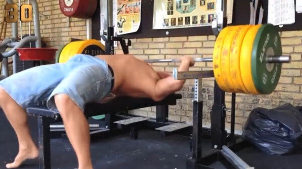 Oude doos: spierbundel overschat zichzelf behoorlijk tijdens het gewichtheffen