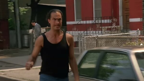 Actieheld Steven Seagal heeft een behoorlijk opmerkelijk loopje