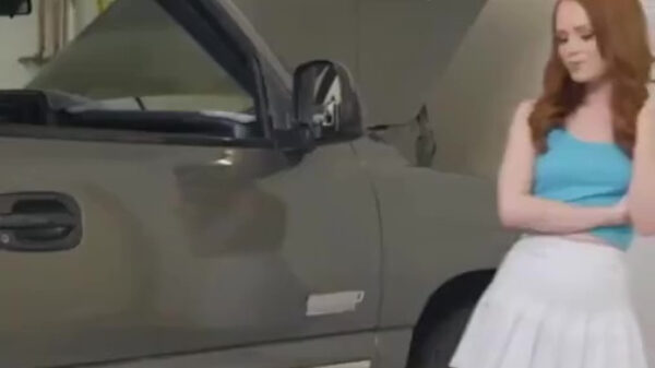 Hey, wil jij even naar mijn poesje kijken?