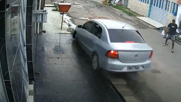 Kinderen worden nét niet geschept door roekeloze overvallers