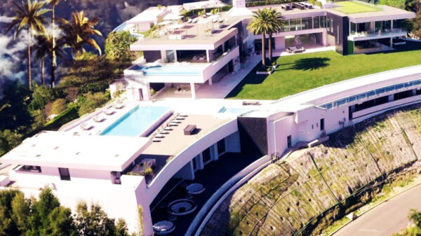 Even een rondleiding door het allergrootste en allerduurste woonhuis ter wereld