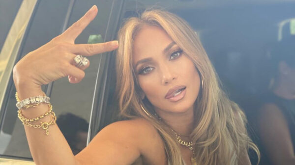 Heren, waag je kans: Jennifer Lopez is weer single!