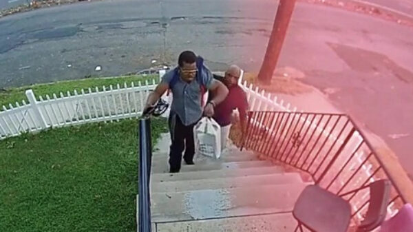 Ordinaire pakketdief leert het fenomeen karma kennen