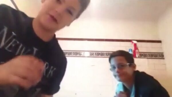 Mammieeee: lijpe badasses zetten bubbelbad in de fik