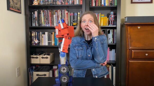 Hebb0n: Transformers-robot transformeert zichzelf in Optimus Prime