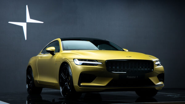 Polestar brengt een superdikke gouden limited edition van hun Polestar 1 uit