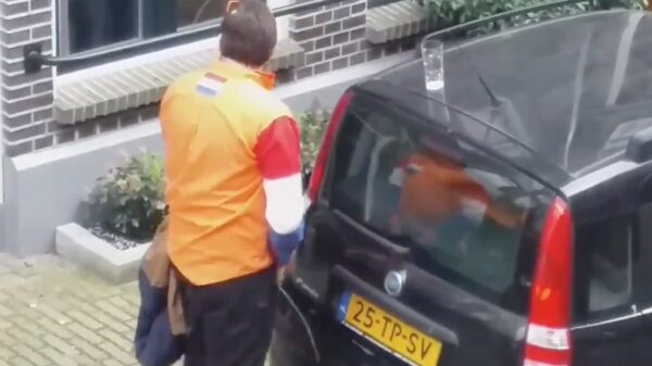 Niets triesters dan idioten die overal maar tegenaan pissen tijdens Koningsdag