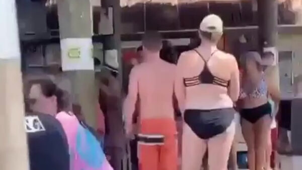 Hey, je hebt toch wel mijn héle rug ingesmeerd hè?