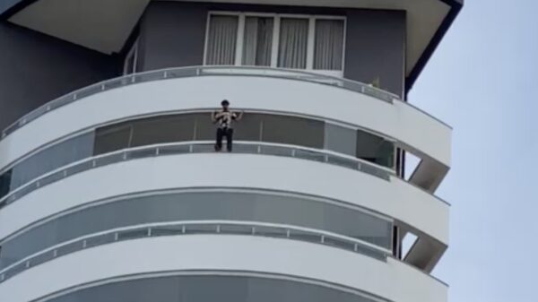 Alleen als je écht levensmoe bent spring je van zo'n hoge toren