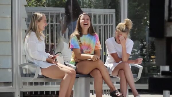 Zo slecht dat het grappig is: even lachen met een setje hangende nepballen