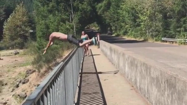 En de award voor minst geslaagde rivierduik gaat naarrrrrrr