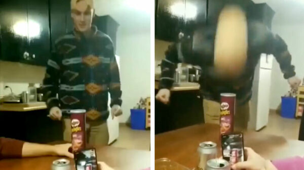 Wedden dat ik deze bus Pringles met mijn hoofd kan crushen!?