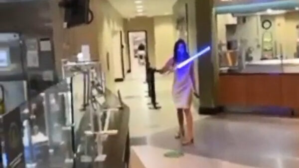 Darth Karen gebruikt gewoon 'the force' als ze honger heeft