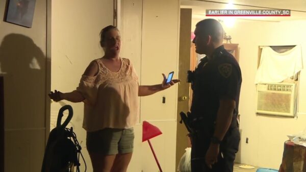 Redneck belt de politie omdat zijn chick hem geen orale versnapering wil geven