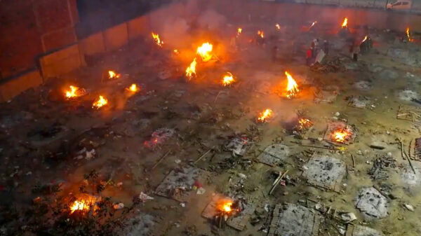 Complete coronahel in India; 350.000 besmettingen en 2.800 doden per dag!