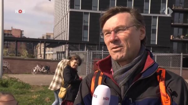 GroenLinksers tijdens protest tegen idee van GroenLinks: "We willen wel windmolens maar niet in onze tuin"