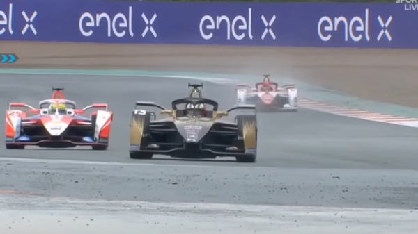 Het fenomeen 'range anxiety' werd duidelijk tijdens geschift eind van Valencia E-Prix