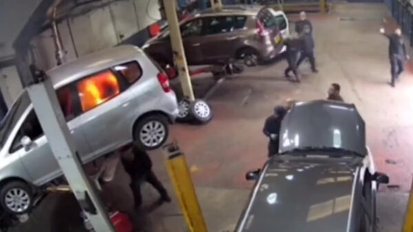 Henks eerste werkdag in de garage verliep niet al te voorspoedig