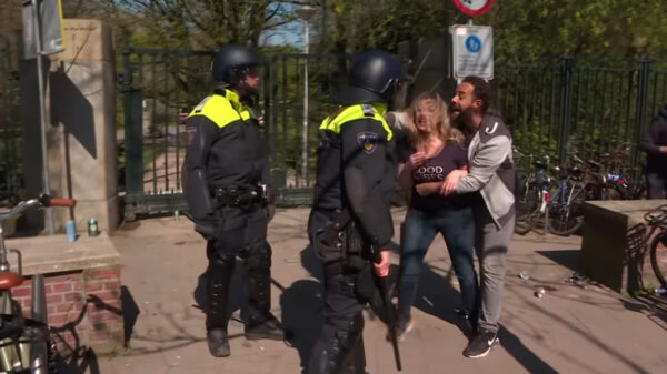 Powned doet verslag van ontruiming Vondelpark Amsterdam, ook hardhandig optreden in Breda en Deventer