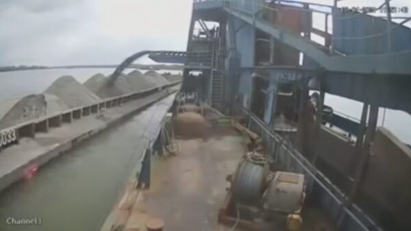 Iets zegt ons dat dit schip wel genoeg lading bij zich heeft