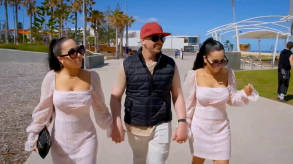 Australische tweelingzusjes delen dezelfde vent, ook tussen de lakens