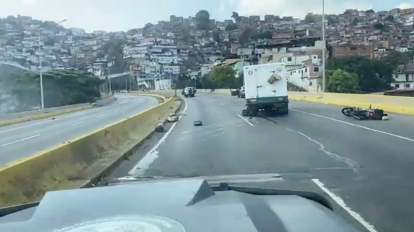 De kogels vliegen je om de oren na aanval van drugskartel in Venezuela