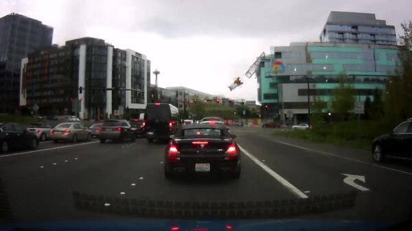 Vier doden nadat kraan vanaf dak van Google-gebouw op straat valt