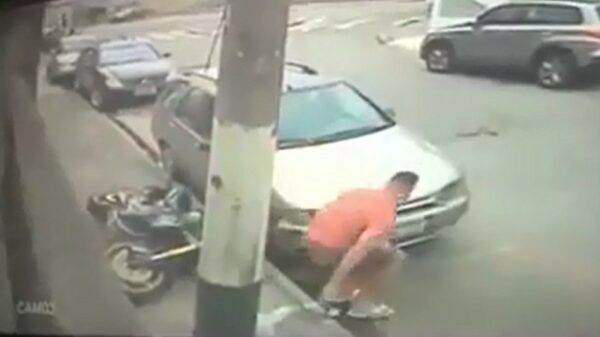 Gluiperige motordief weet slim te ontsnappen van de politie