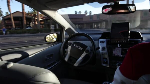 Marques Brownlee maakt ritje in chauffeur-loze taxi tijdens CES 2019