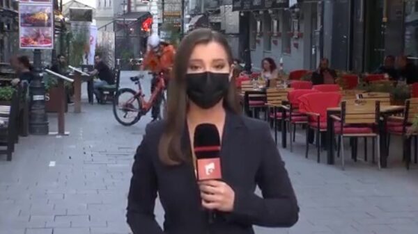 Prutser maakt zichzelf onsterfelijk door tijdens live-verslag op z'n muil te gaan