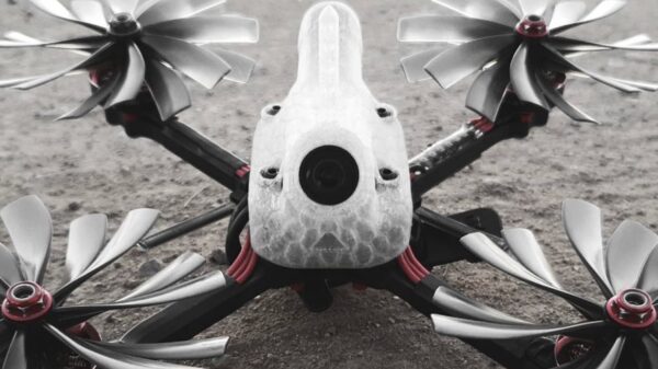 Even spelen met een supersnelle drone die 64 bladen heeft