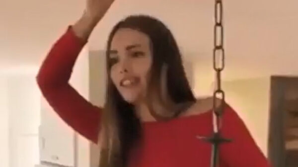 Hangchick maakt een verdienstelijke faceplant