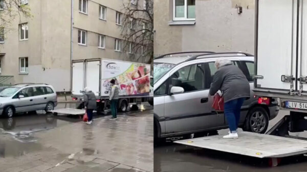 Vrachtwagenchauffeur uit Litouwen helpt oma uit de brand door loopbrug te maken