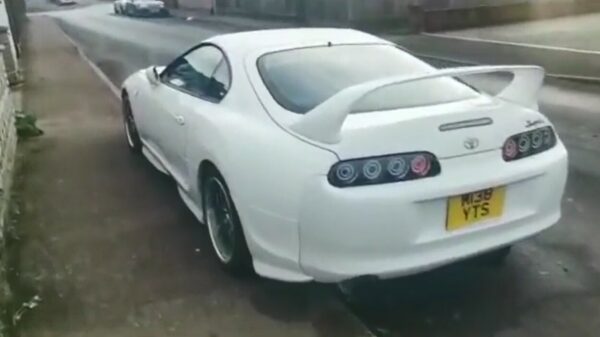 Hey pik, is dat een Supra?