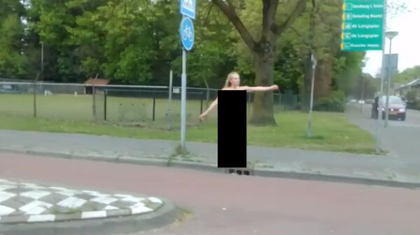 In je blote bips door Boxtel wandelen is blijkbaar heel normaal