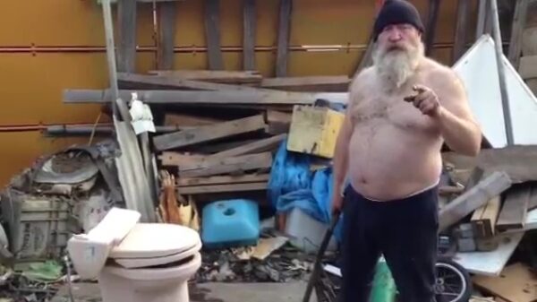 Lifehack: zo haal je je telefoon uit een toiletpot