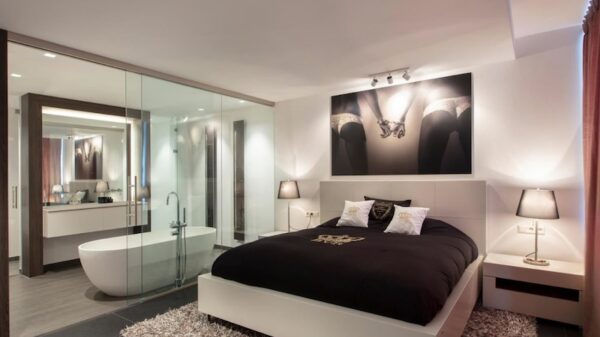 Voor 1,25 miljoen koop je deze supervette mancave in Papendrecht