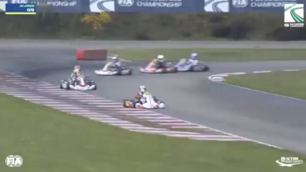 Het bewijs dat regen karten een stuk spectaculairder maakt